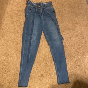 Fashion nova skinny jeans w denim belt!